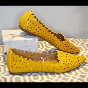 Mustard cut out pointy flats